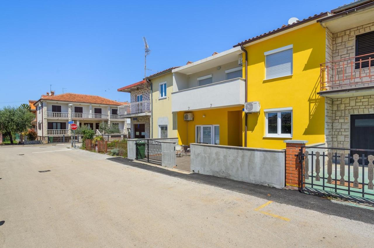 House With Apartments Mila Umag Eksteriør billede